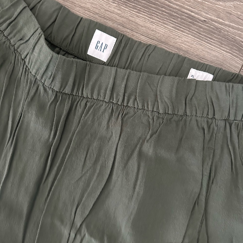 GAP Green Cropped Wide Leg Pants - Picture 2 of 2